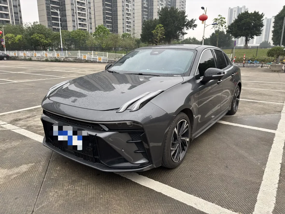Lynk & Co 03