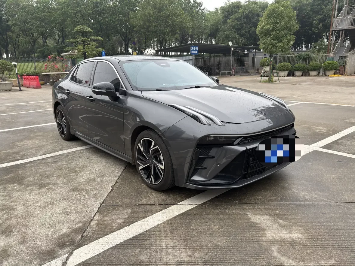 Lynk & Co 03