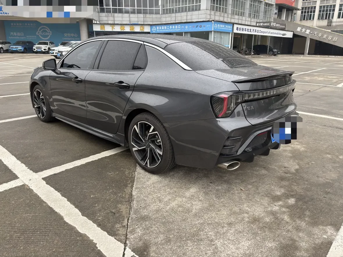 Lynk & Co 03