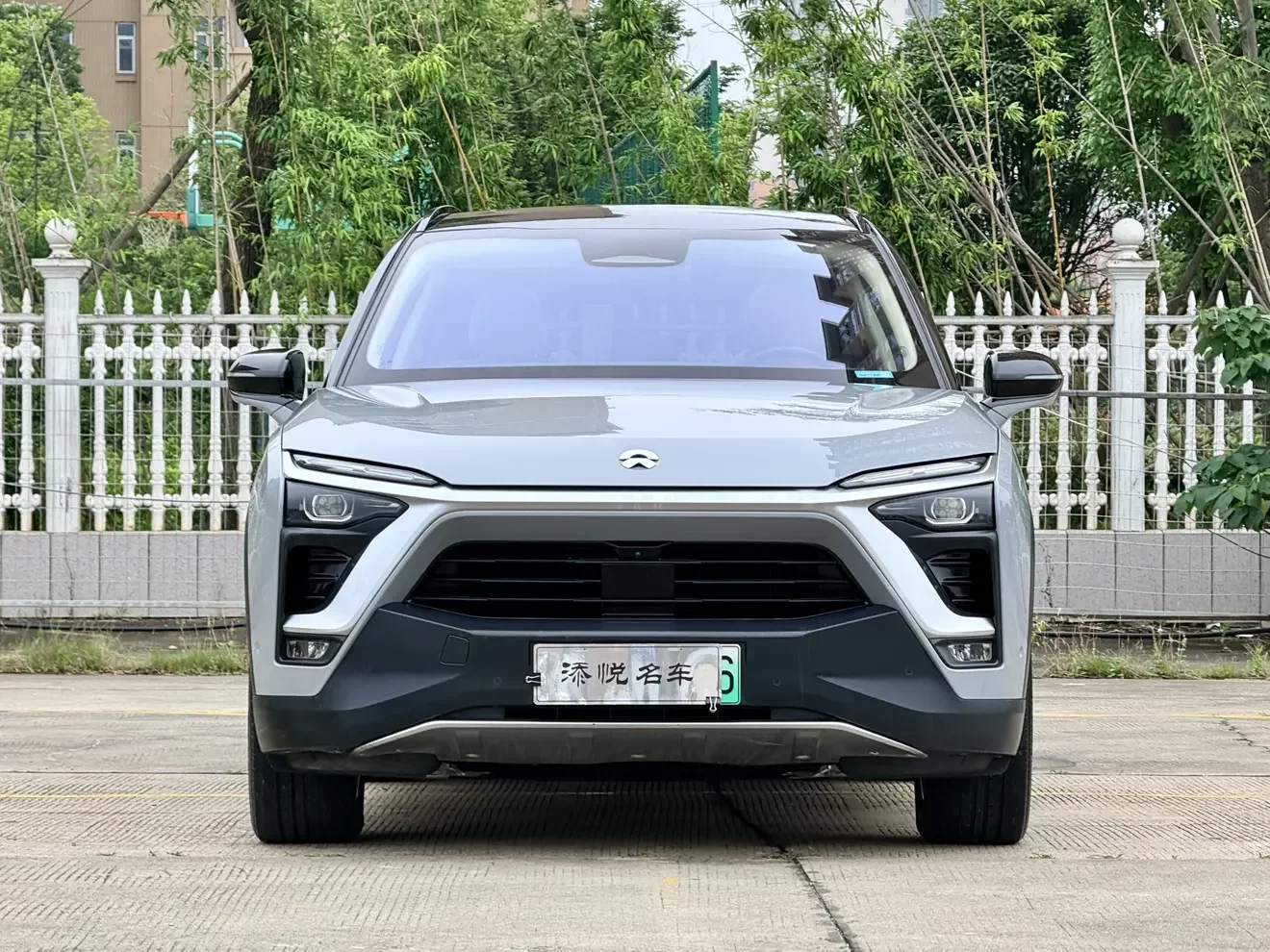 NIO ES8