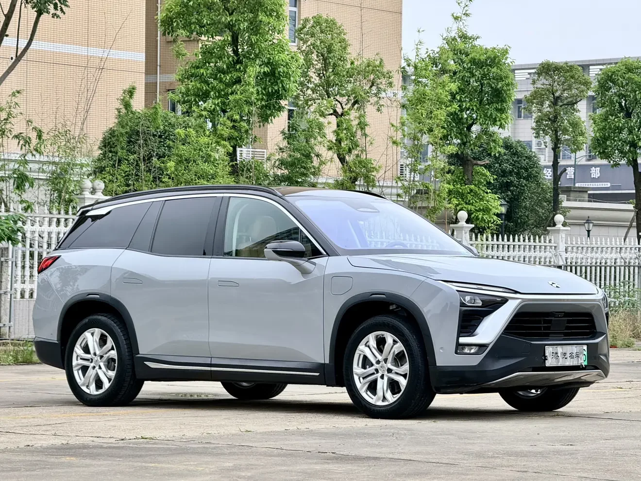 NIO ES8