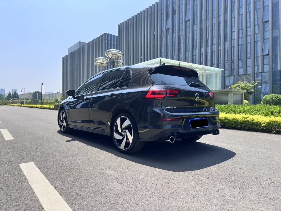 Volkswagen Golf GTI
