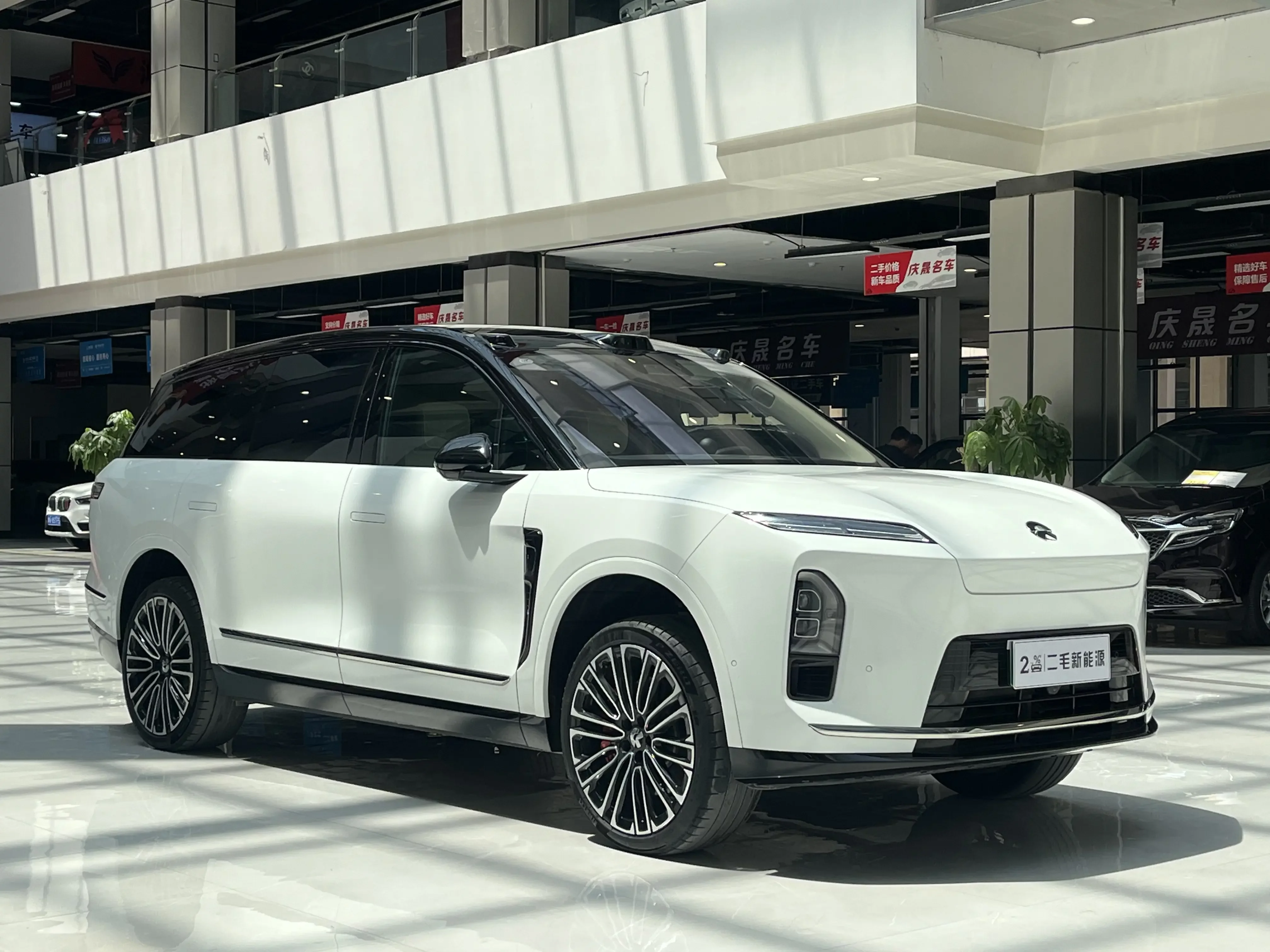 NIO ES8