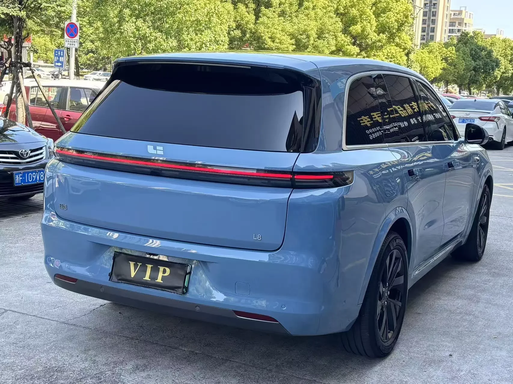 Lixiang L8