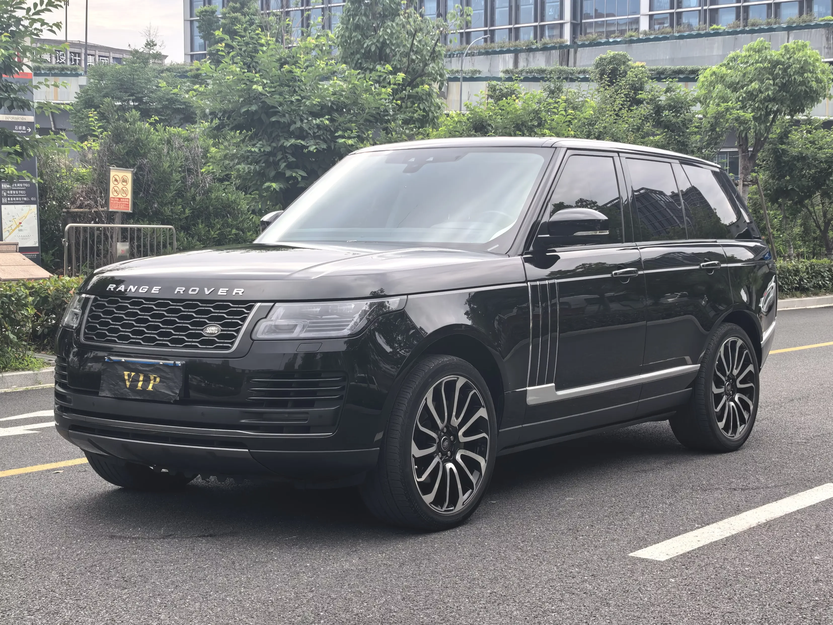 Land Rover range rover