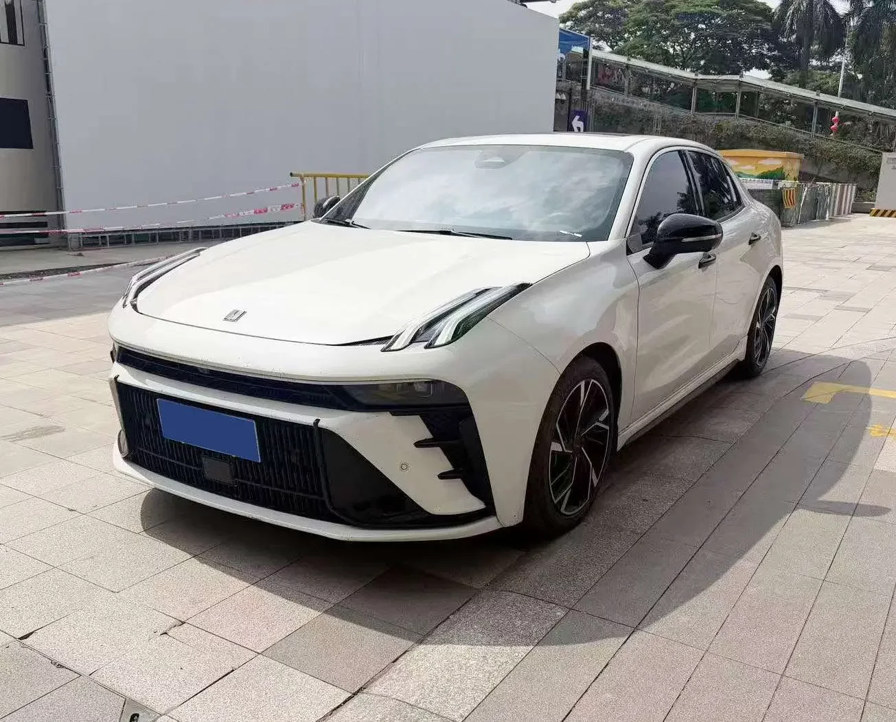 LYNK & CO 03