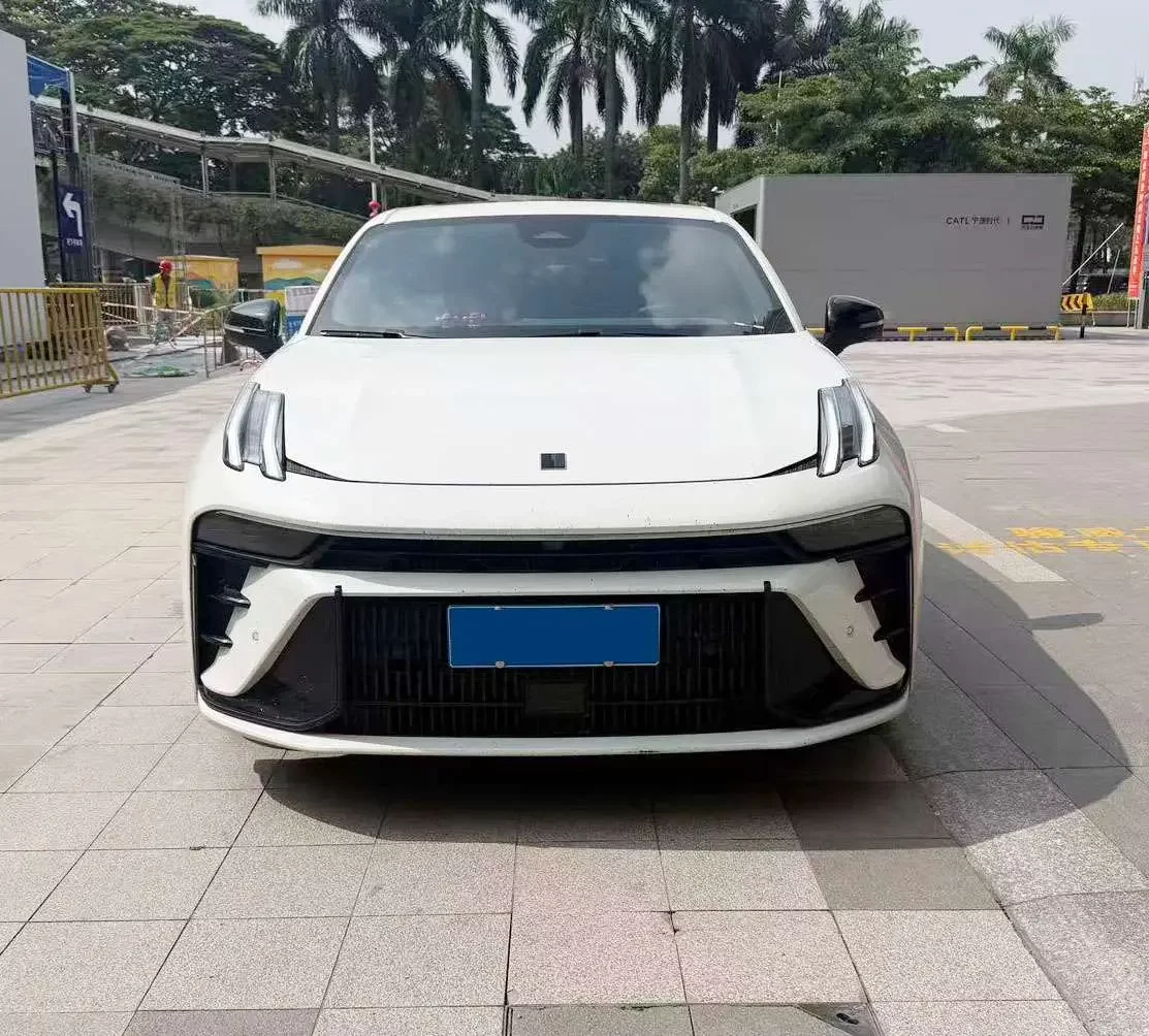 Lynk & Co 03