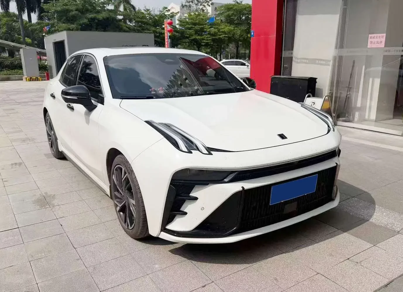Lynk & Co 03