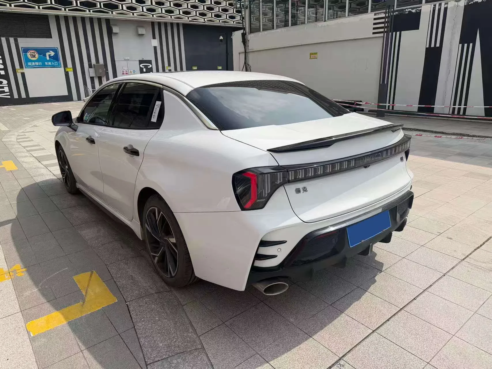 Lynk & Co 03