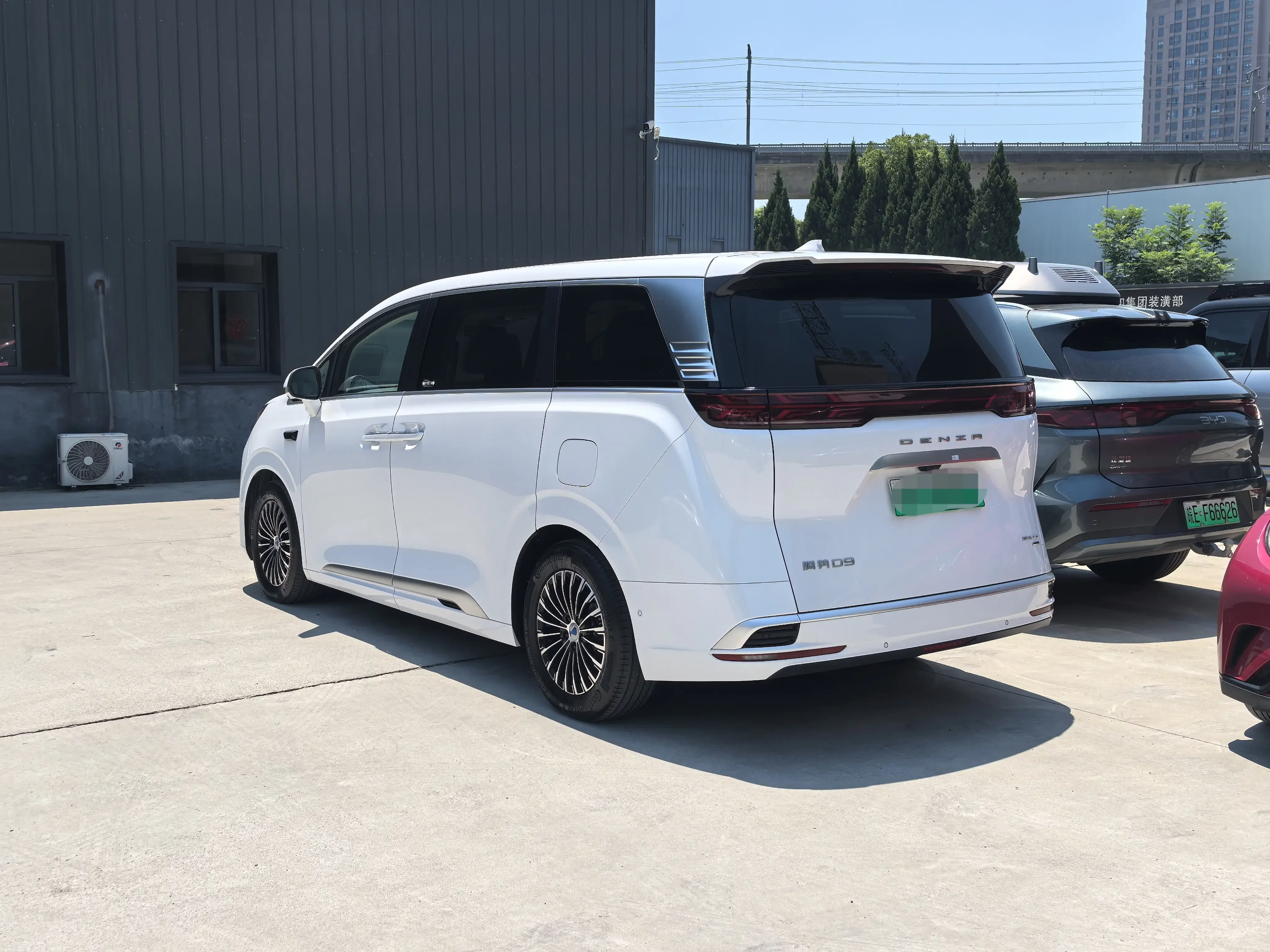 Denza D9 DM