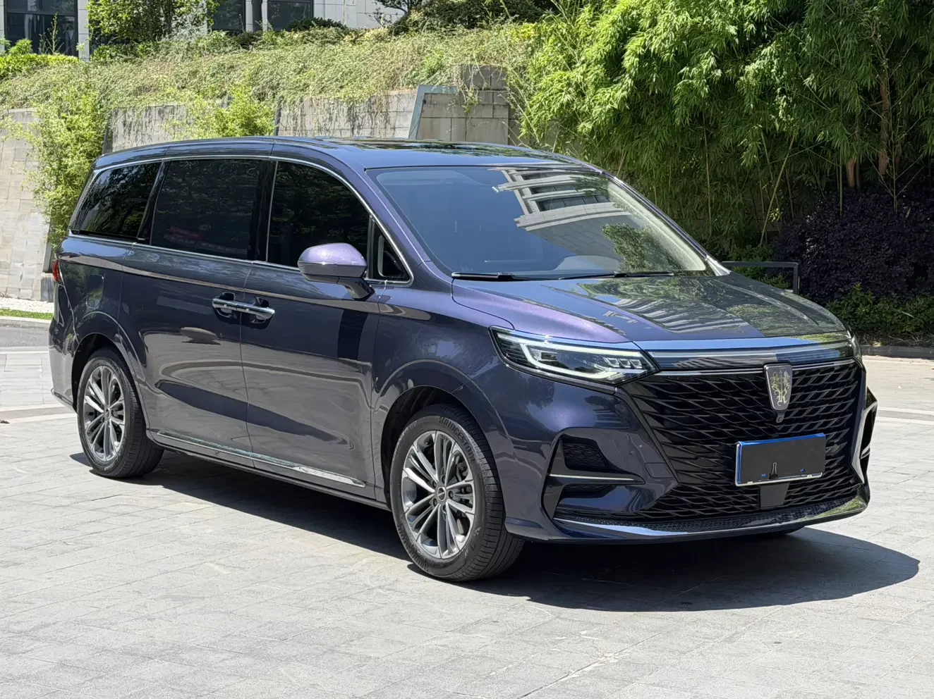 Roewe iMAX8