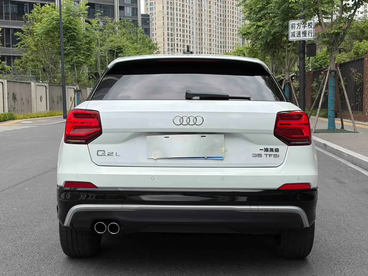 Audi Q2L