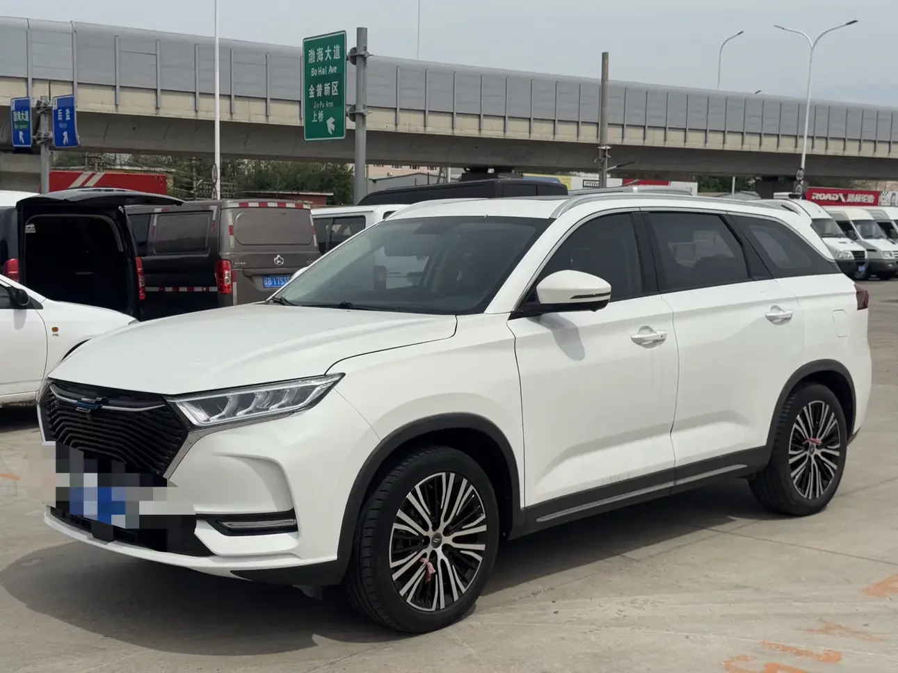 Oshan Changan Auchan X7