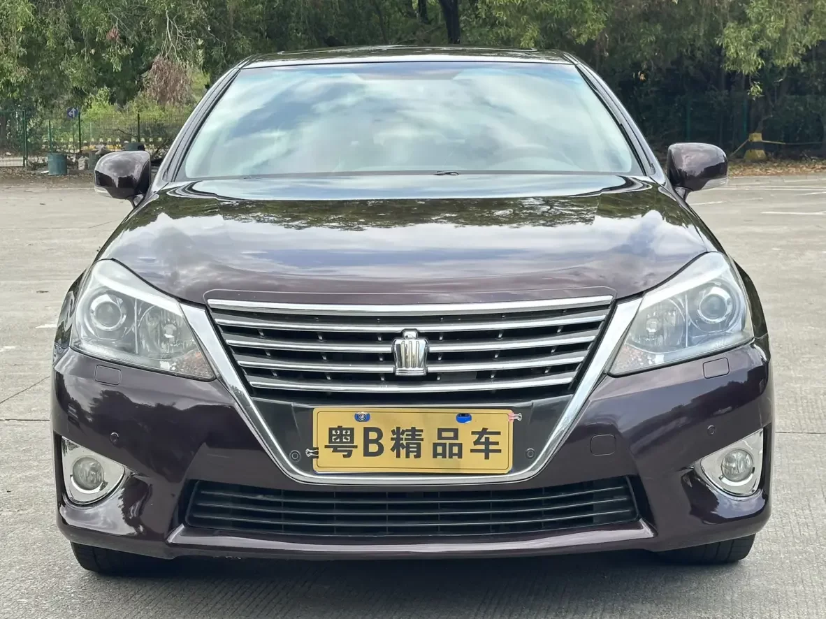 Toyota crown