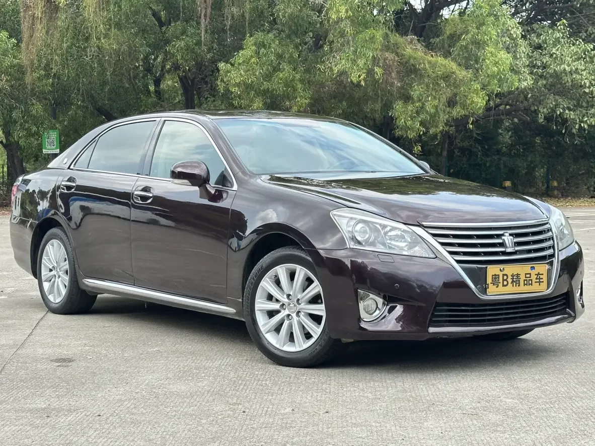 Toyota crown