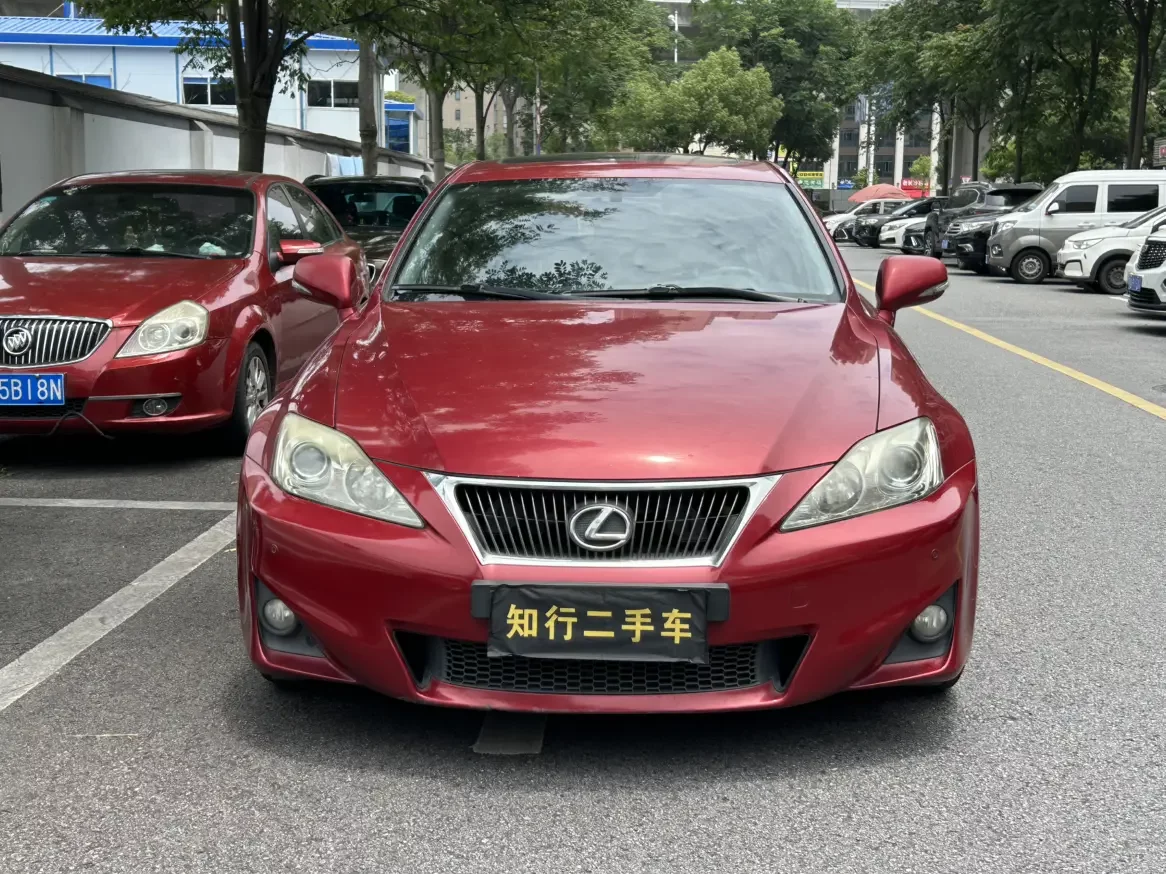 Lexus IS