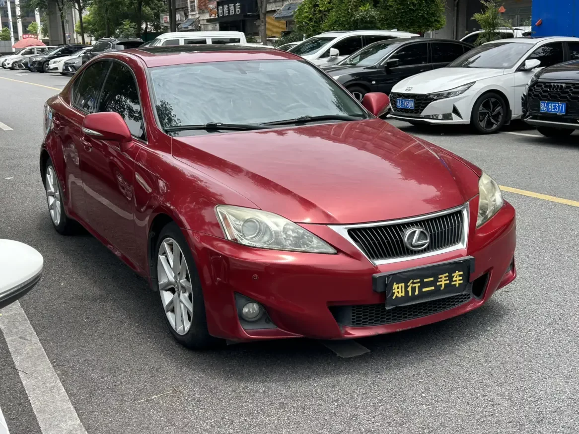 Lexus IS
