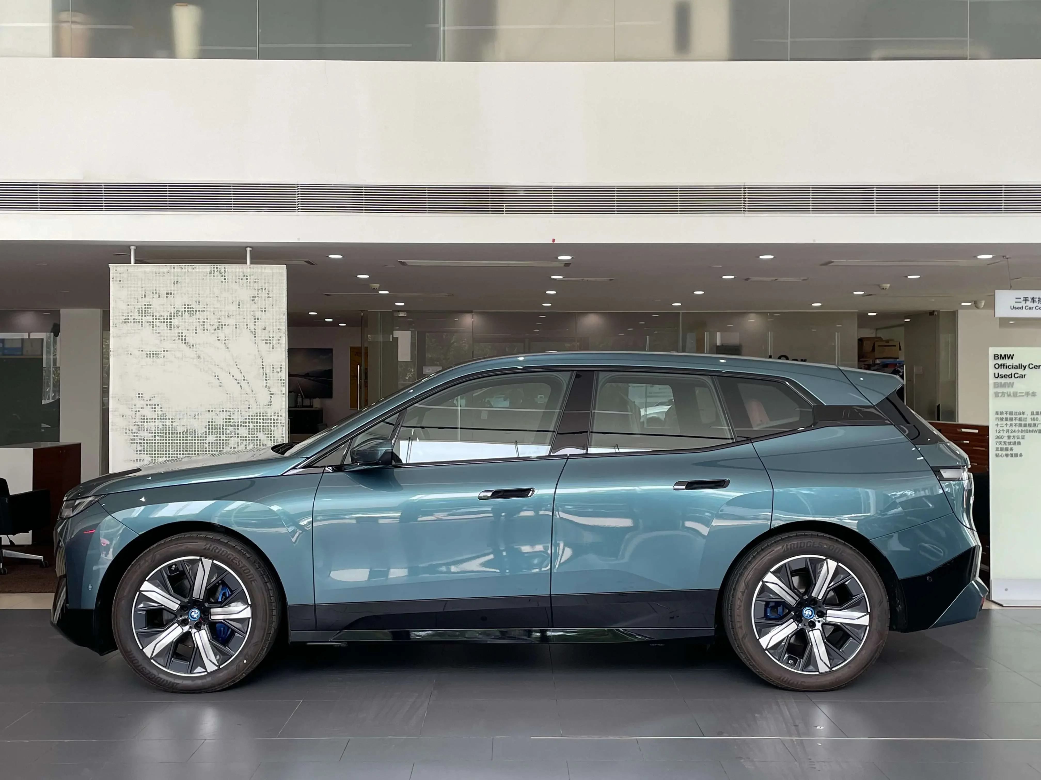 BMW iX