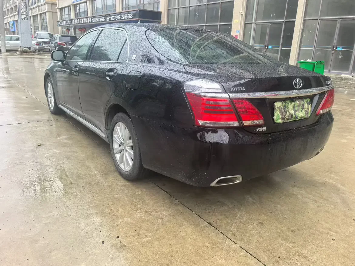 Toyota crown