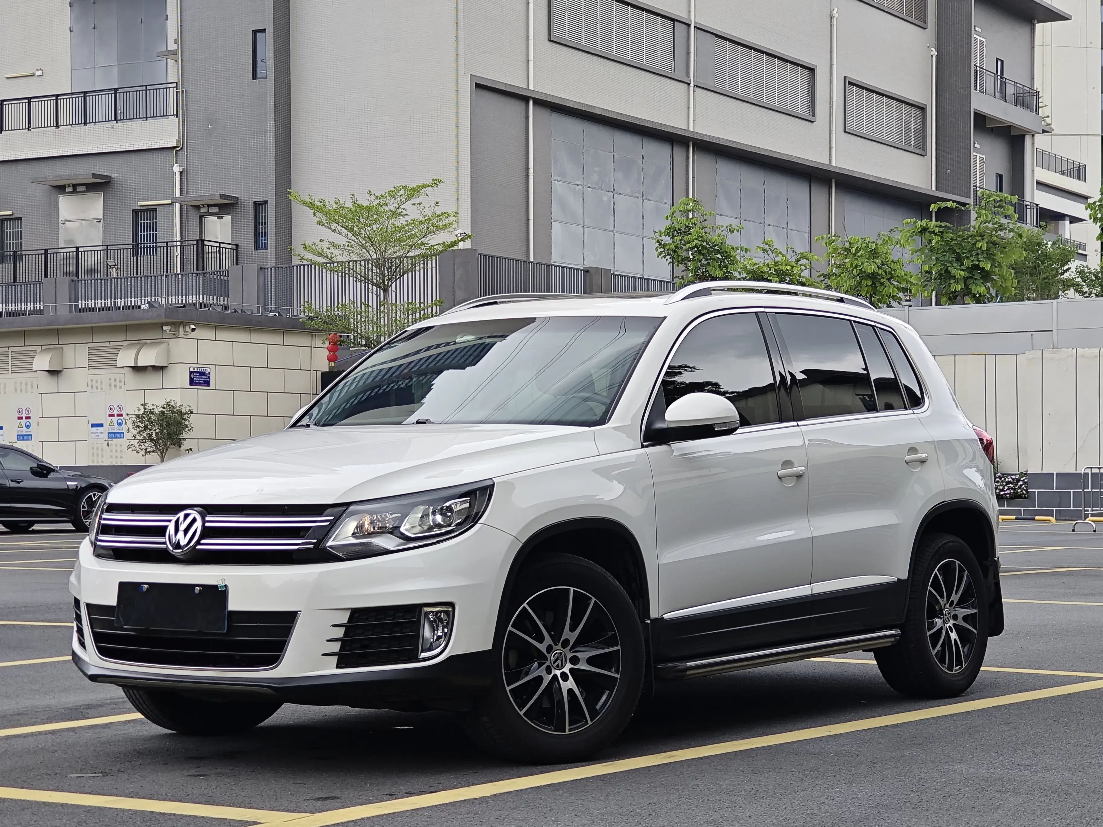 Volkswagen Tiguan (Tharu)