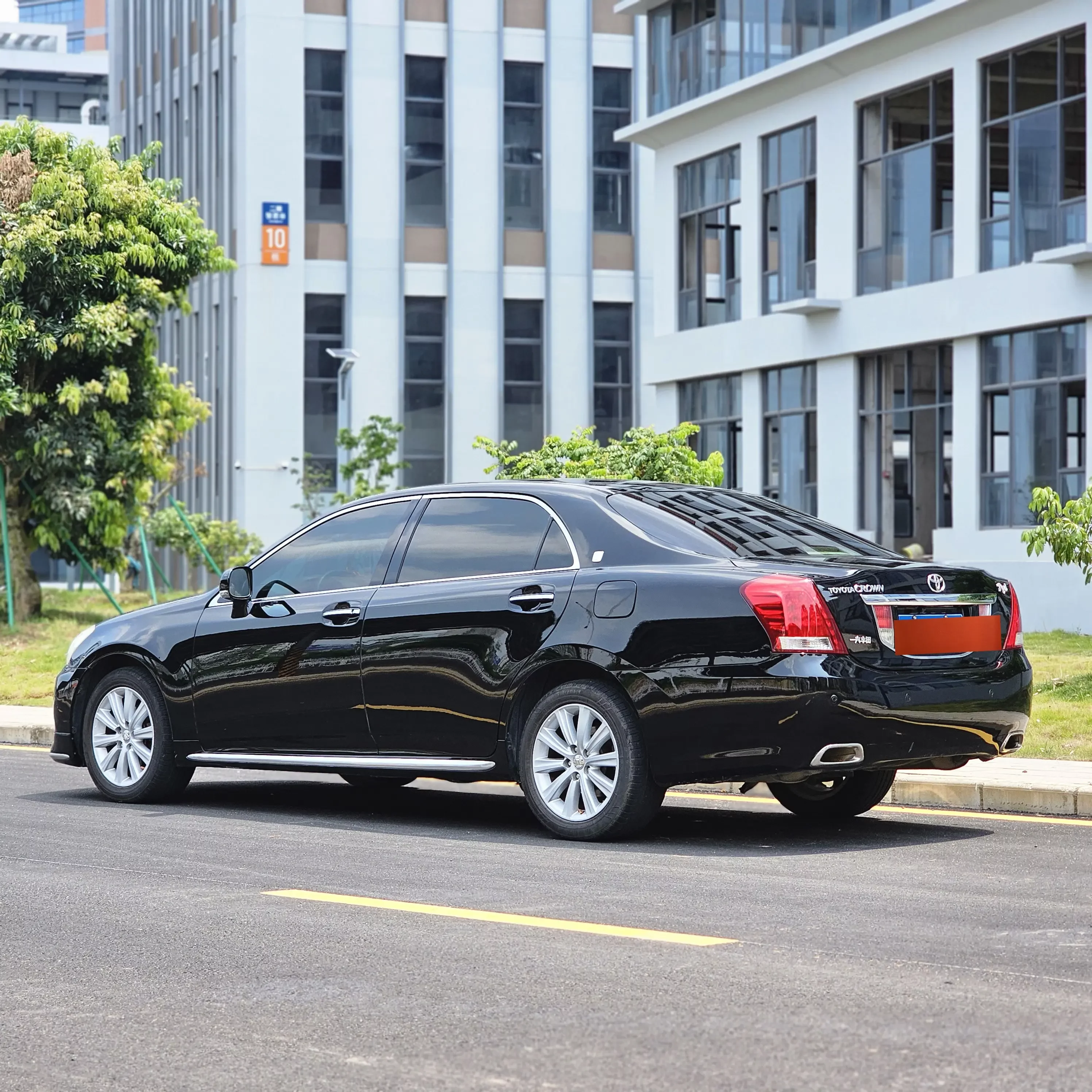 Toyota crown