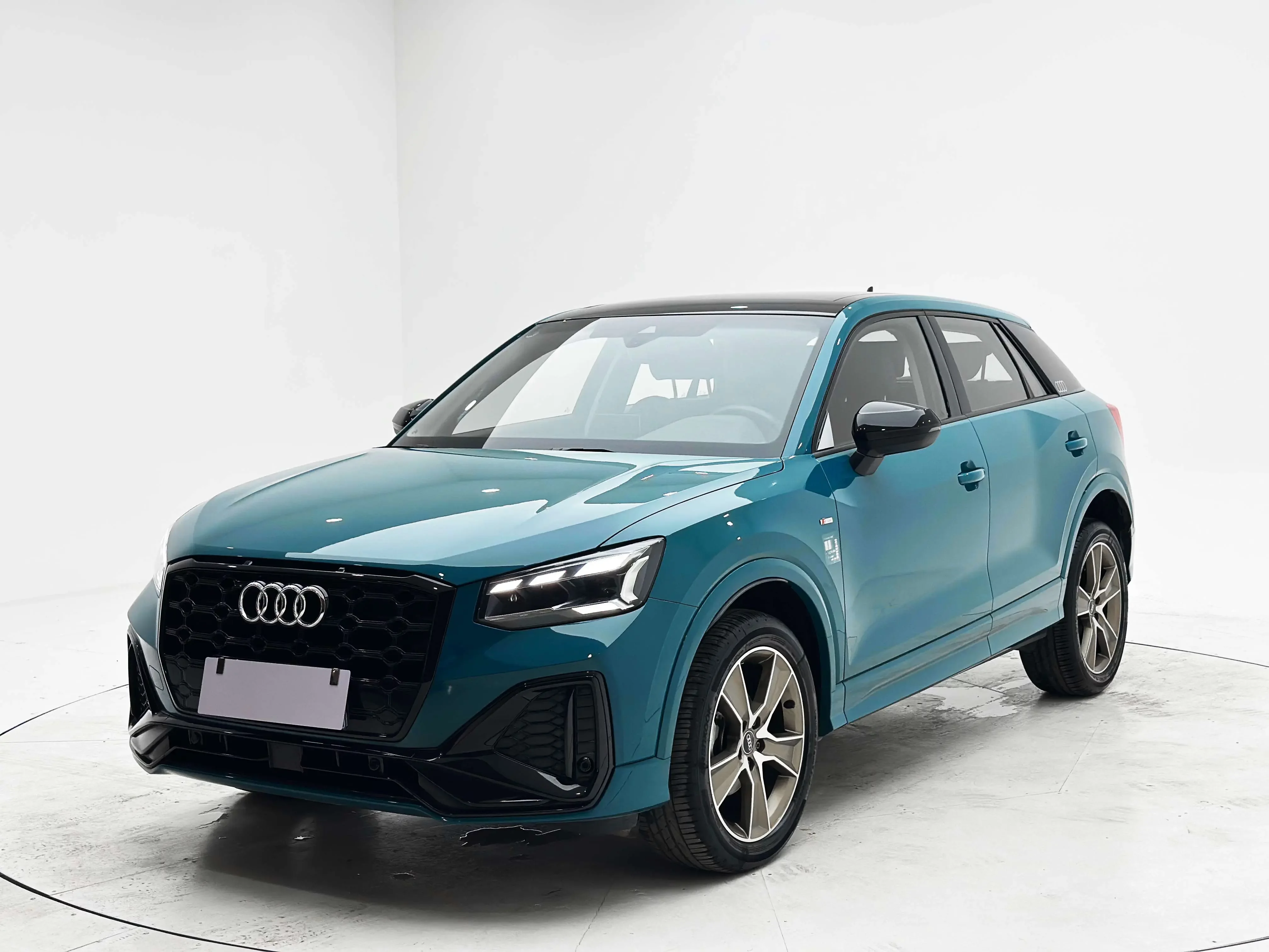 Audi Q2L