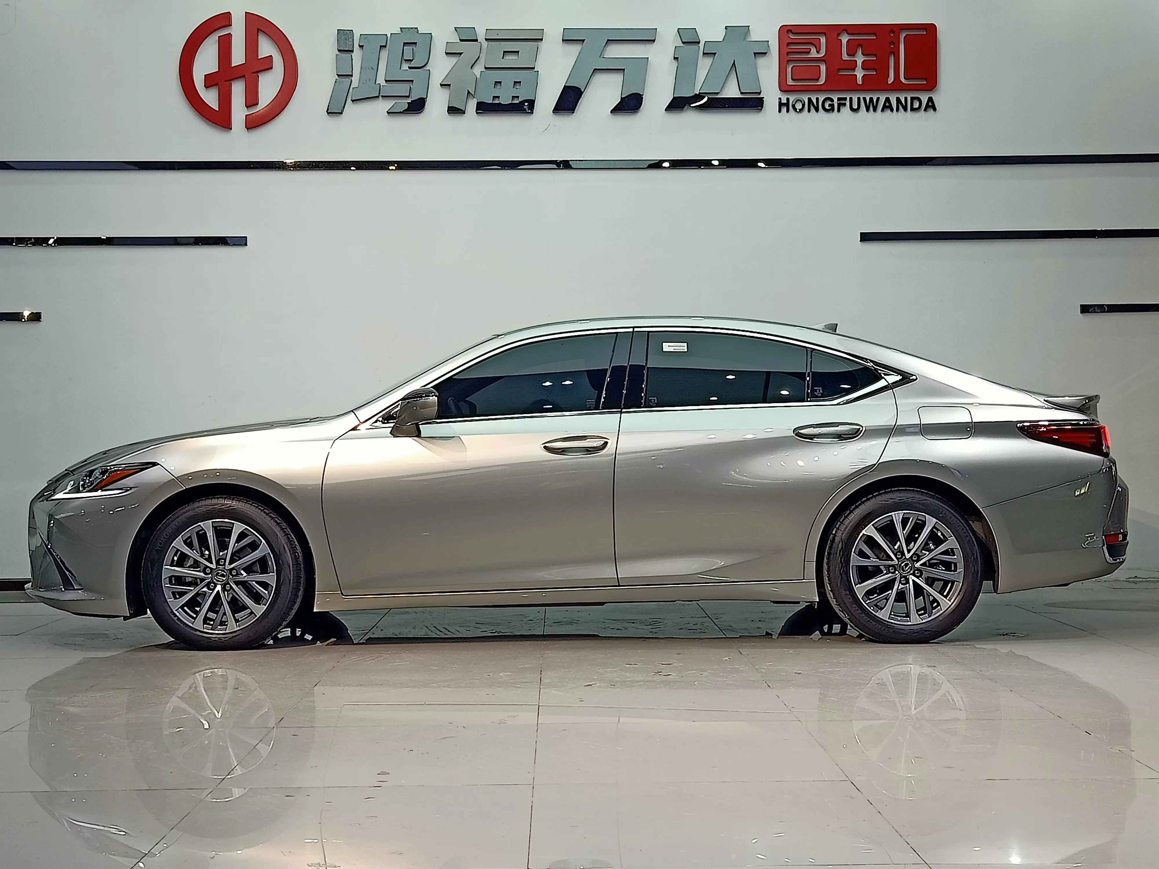 Lexus ES