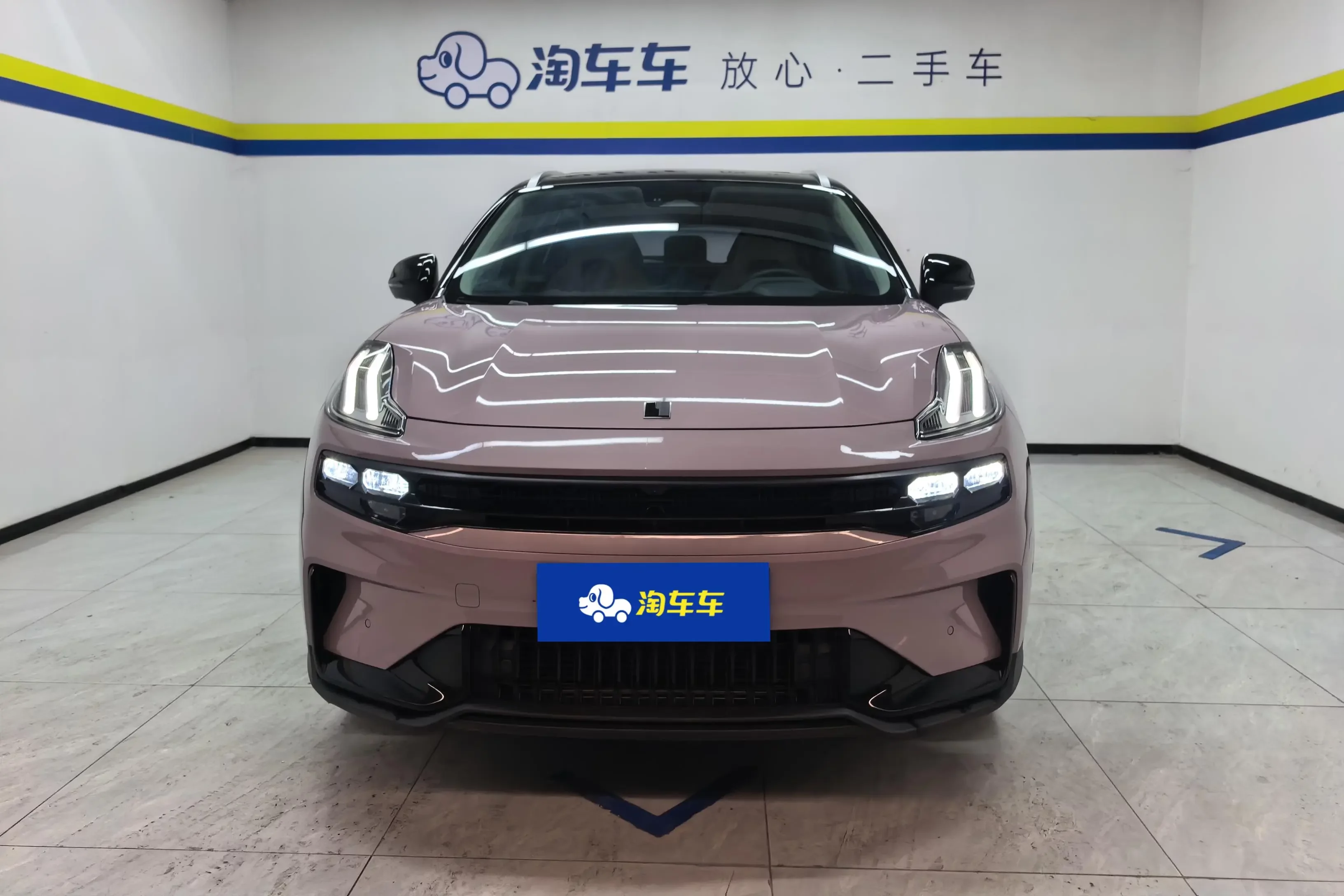 Lynk & Co 06