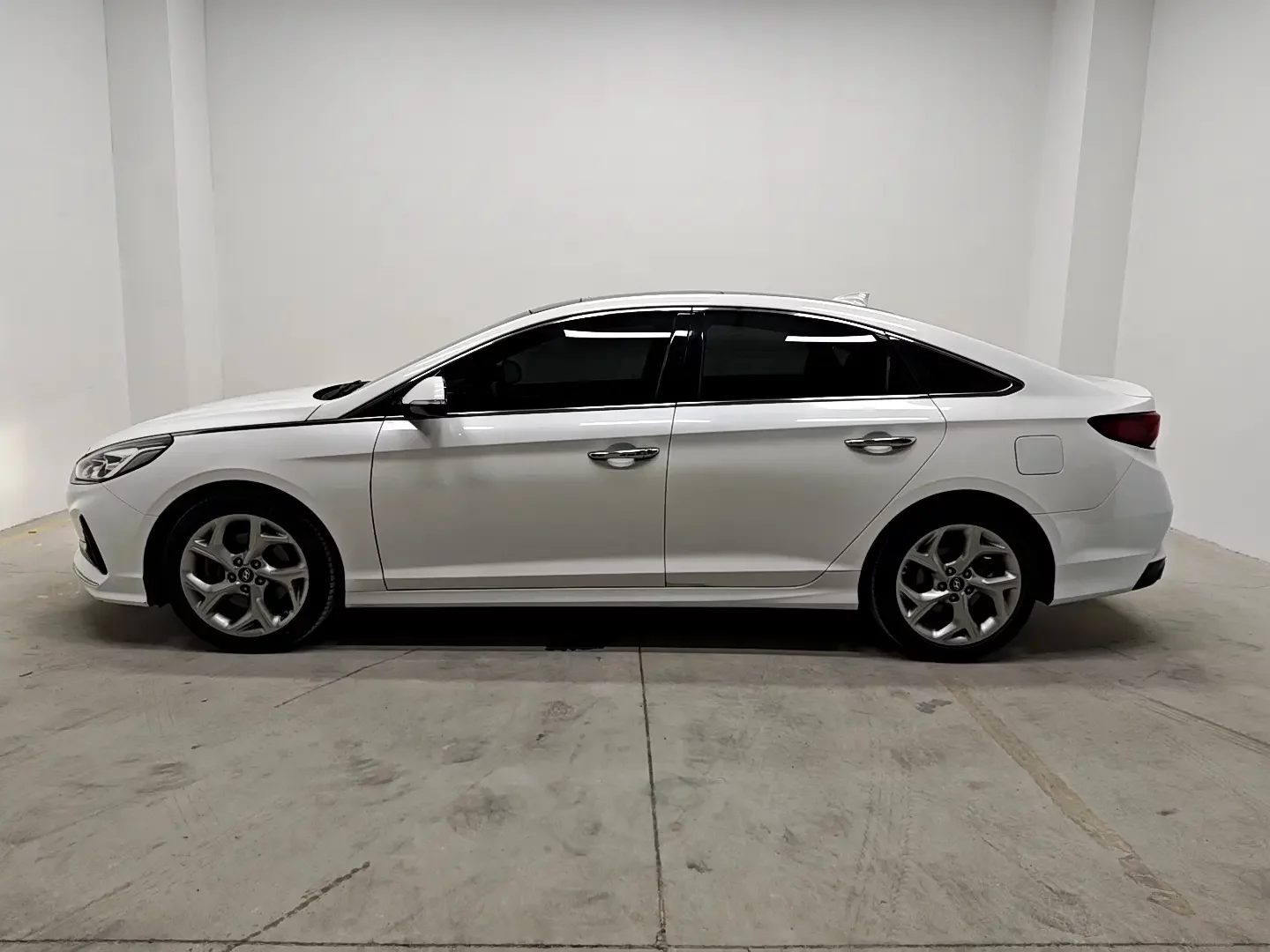 Hyundai sonata nine