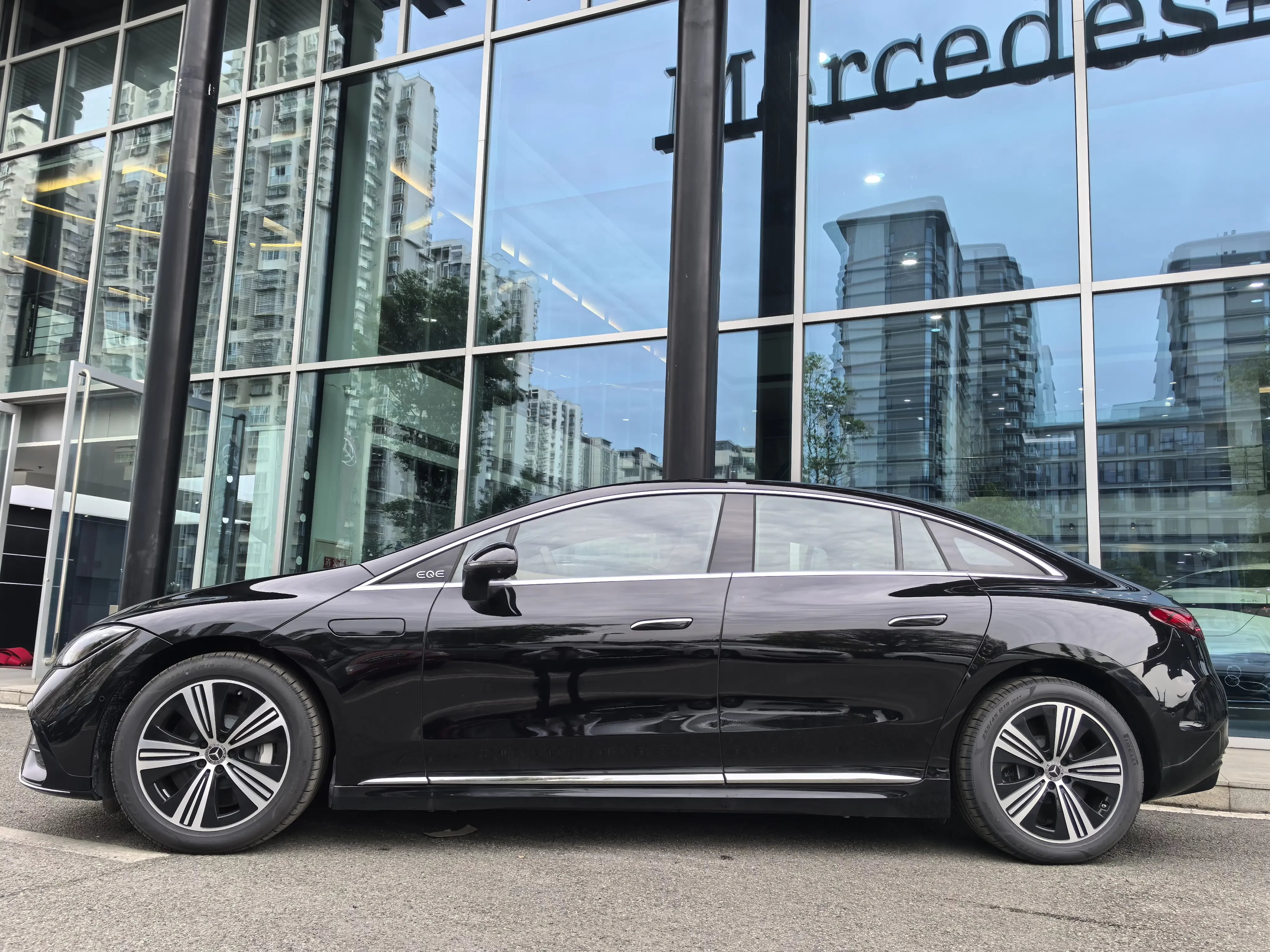 Mercedes-Benz EQE