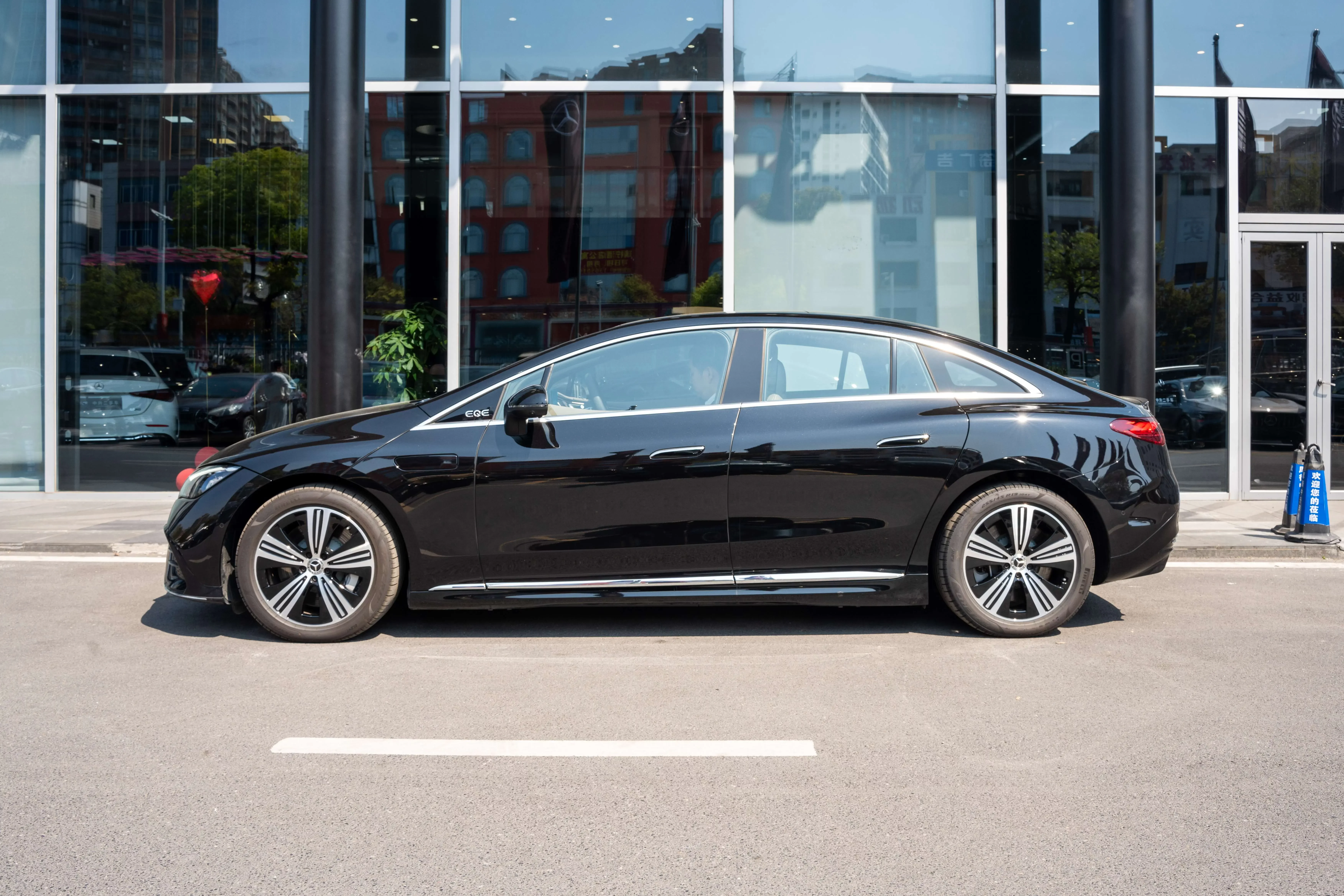 Mercedes-Benz EQE