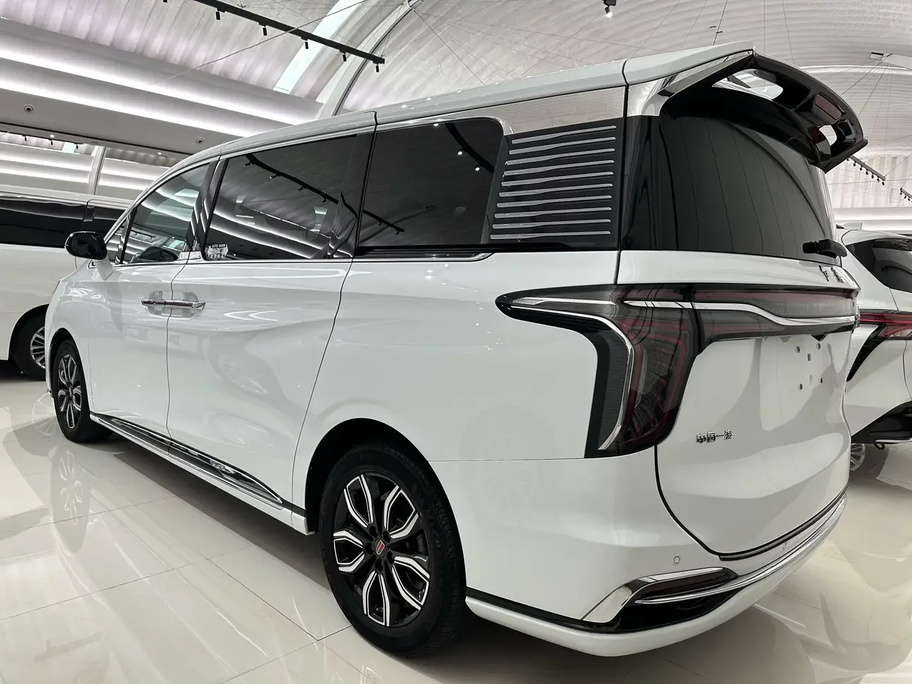 Hongqi HQ9