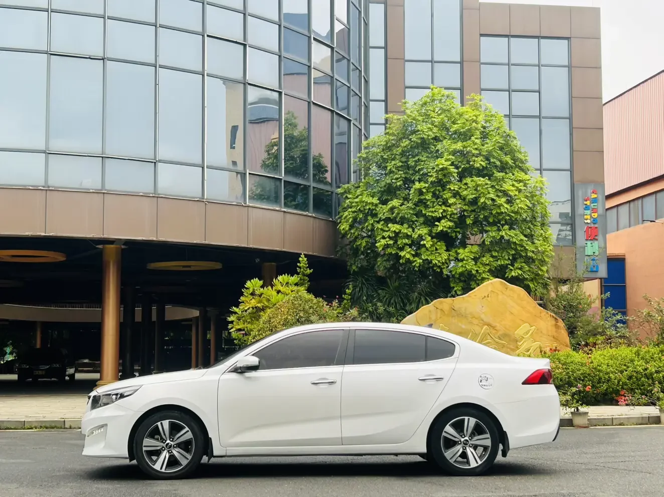 Kia K4