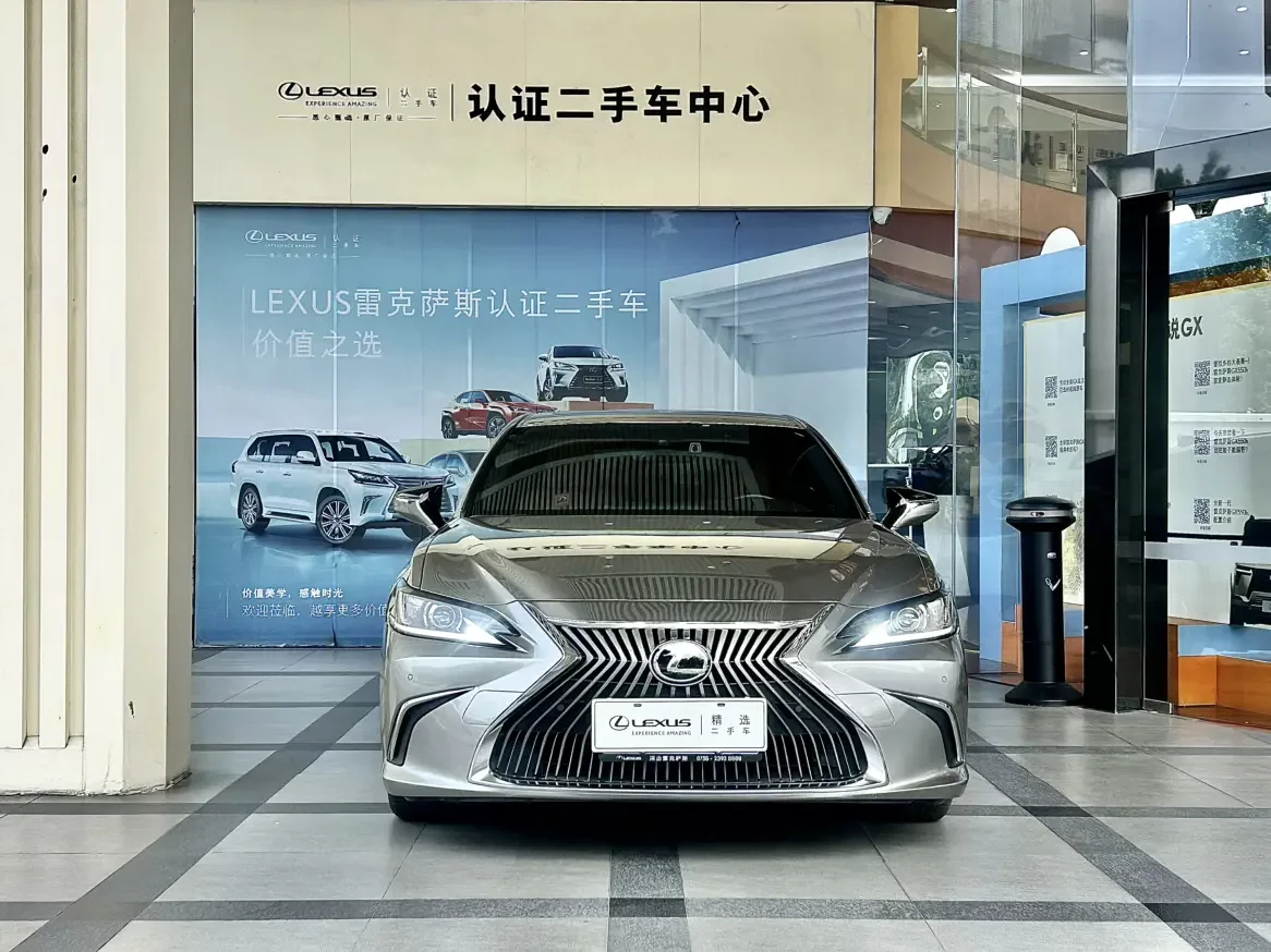 Lexus ES