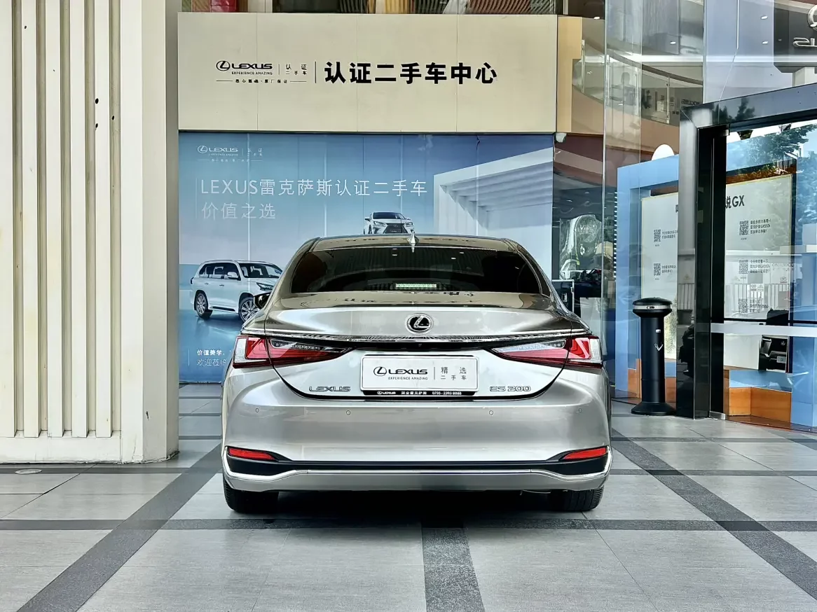 Lexus ES