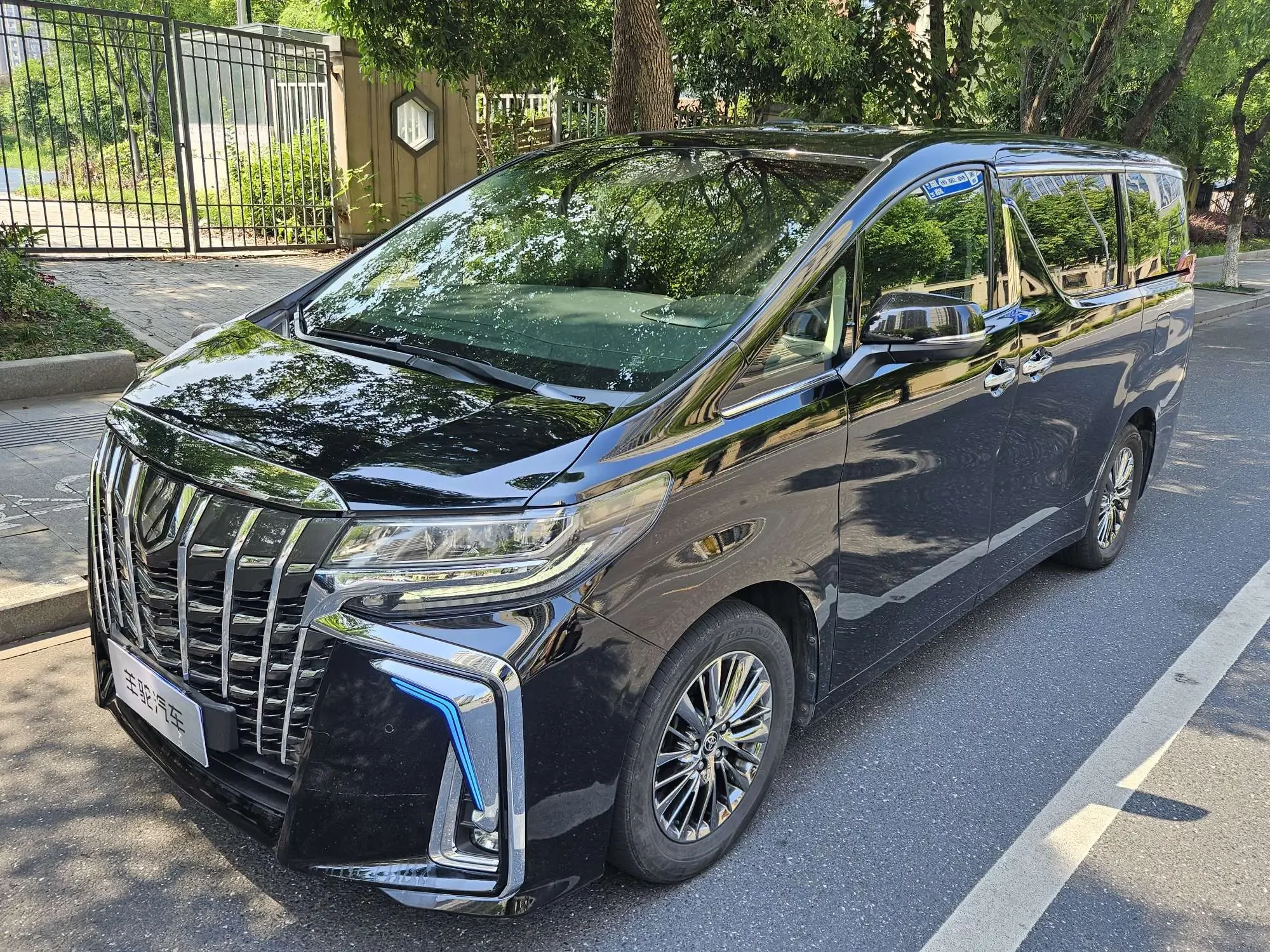 Toyota Crown Wellfire