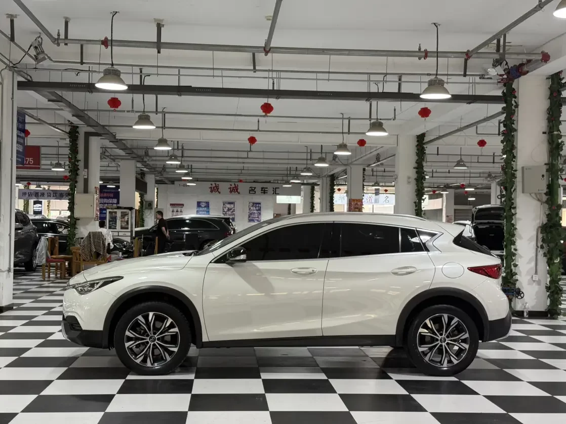 Infiniti QX30