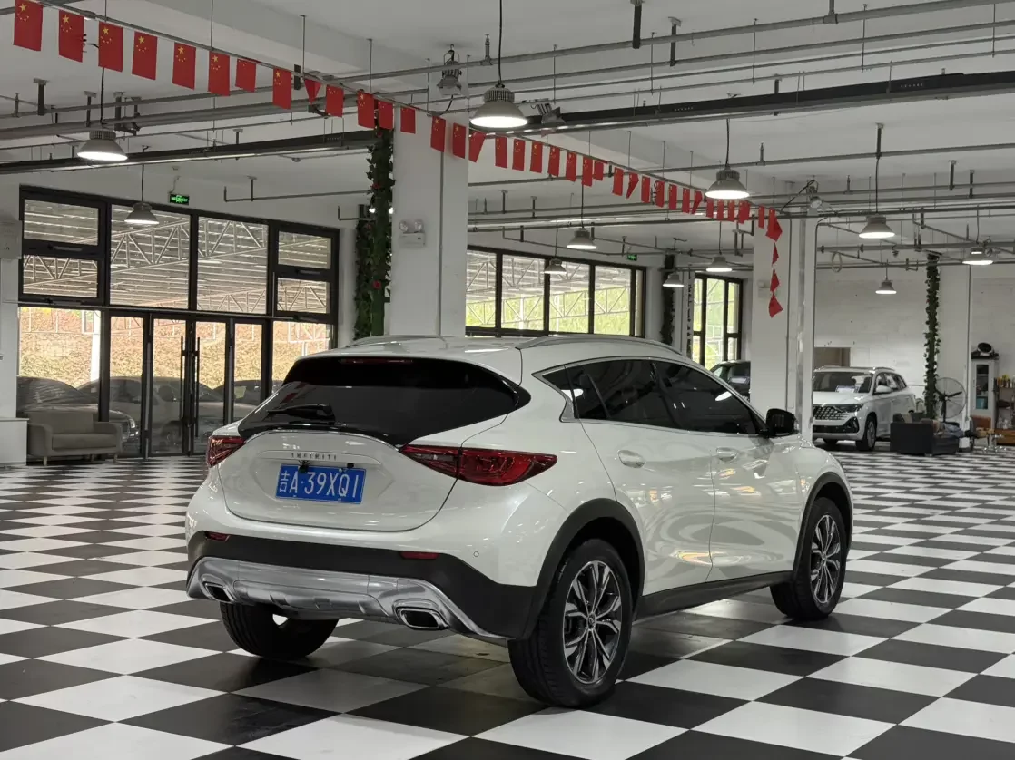 Infiniti QX30
