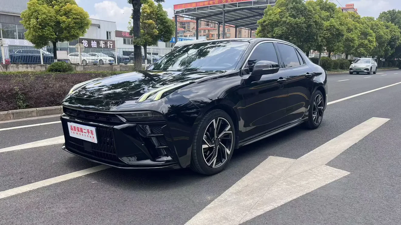 Lynk & Co 03