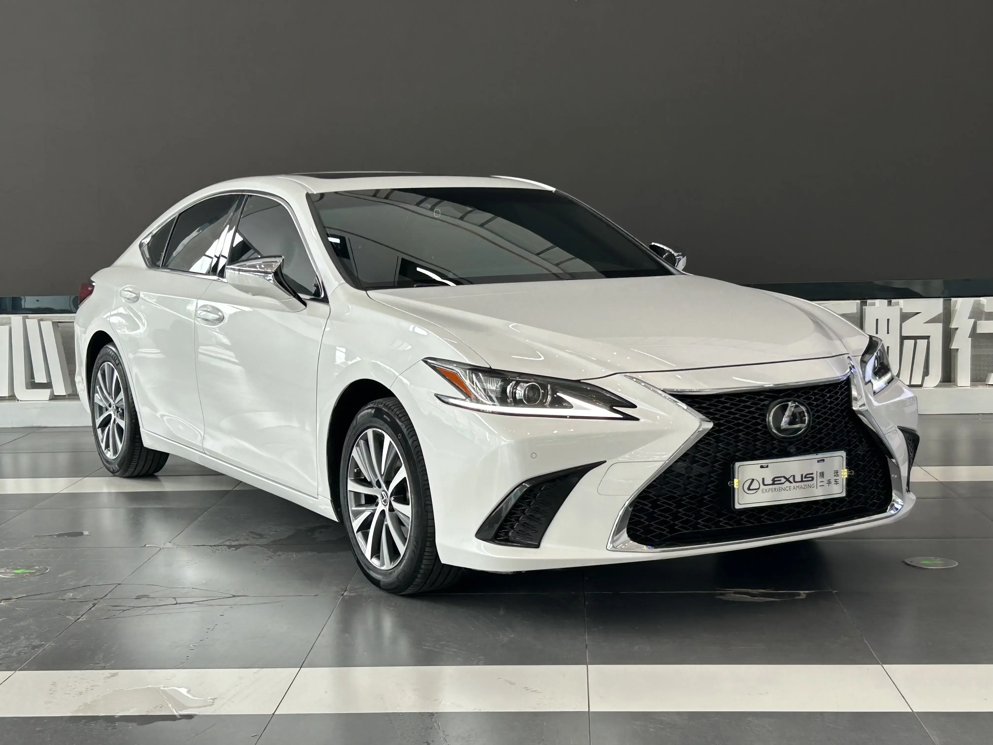Lexus ES
