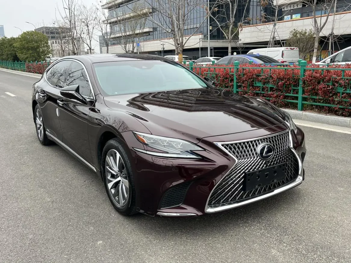 Lexus LS