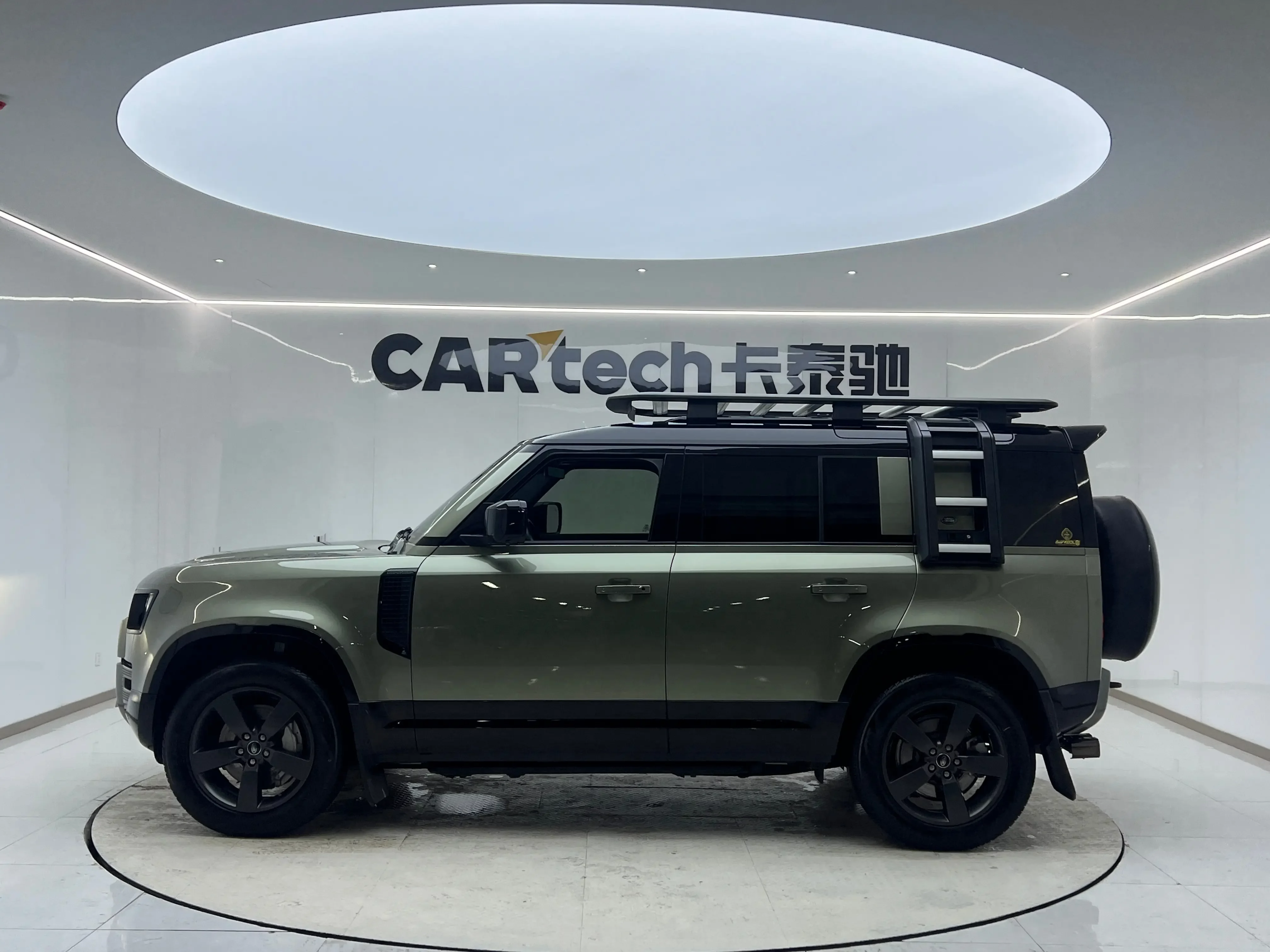 Land Rover guard