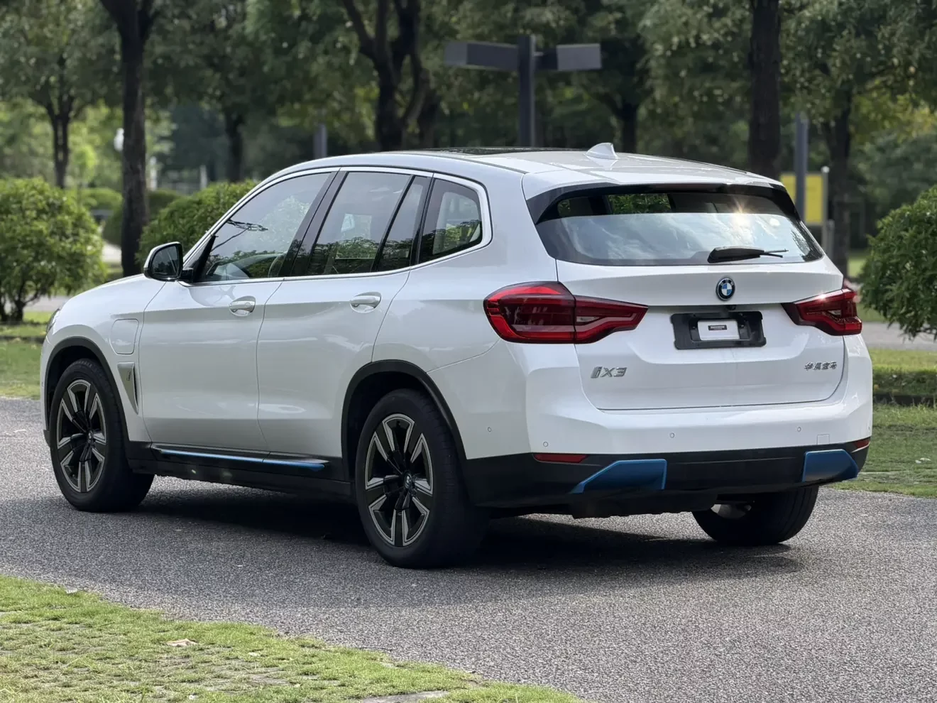 BMW iX3