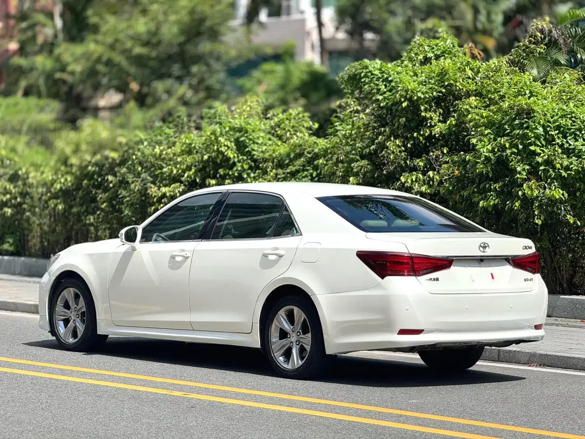 Toyota crown