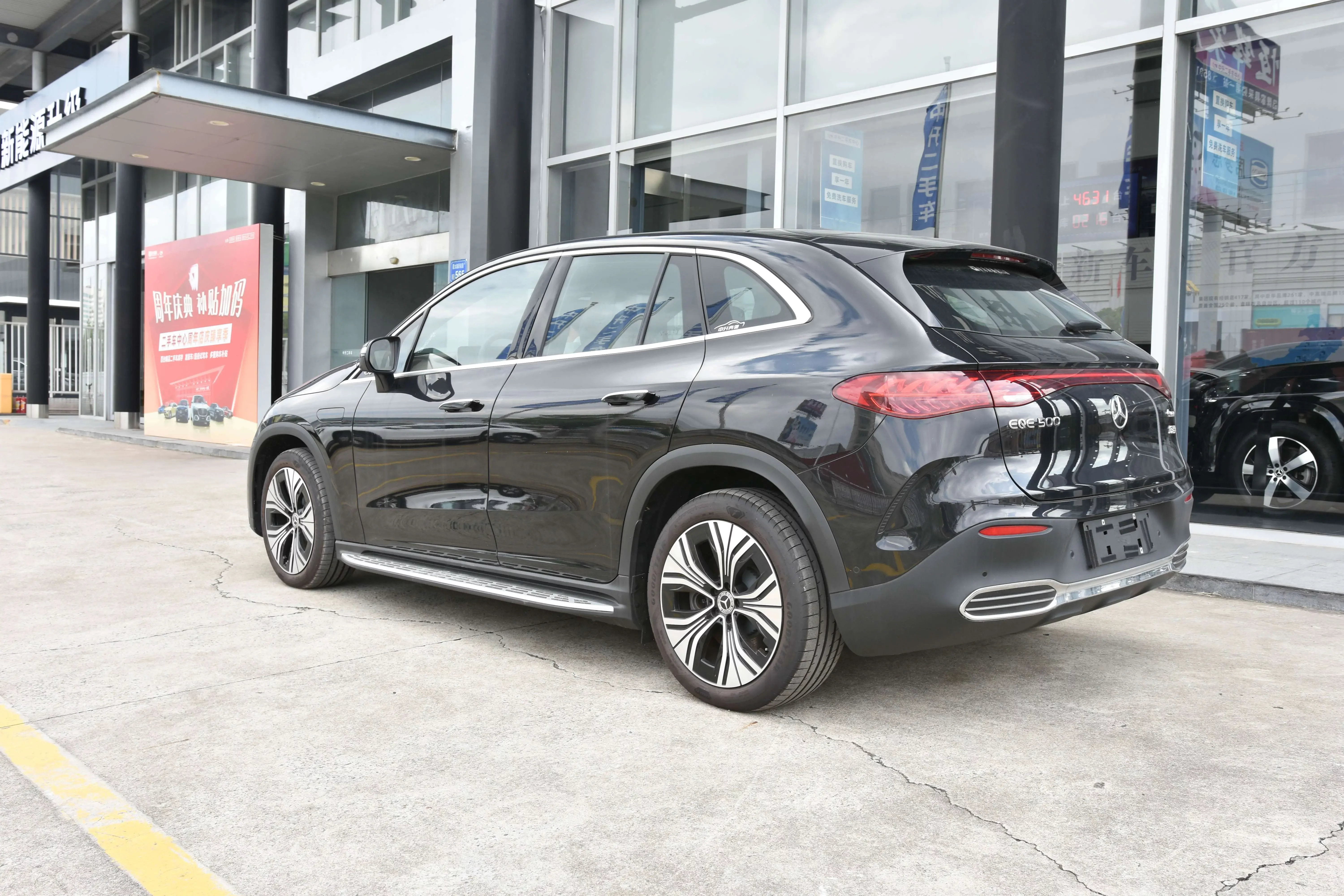 Mercedes-Benz EQE SUV