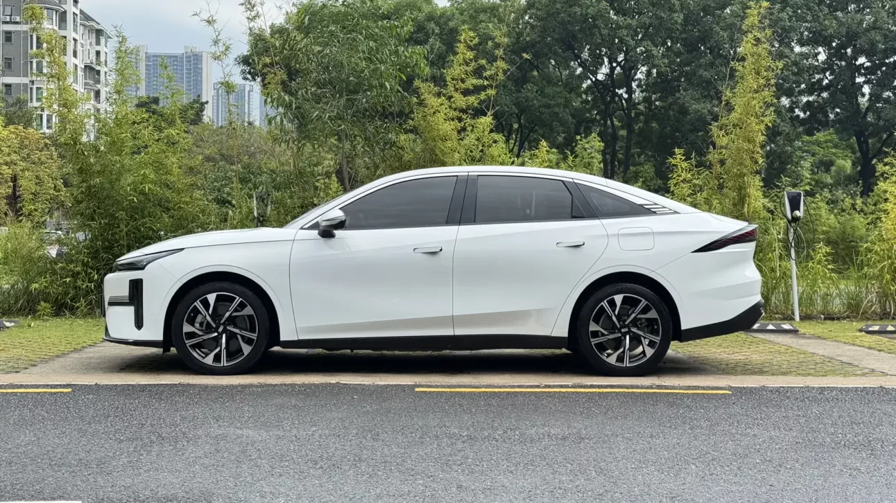 Geely Galaxy L6