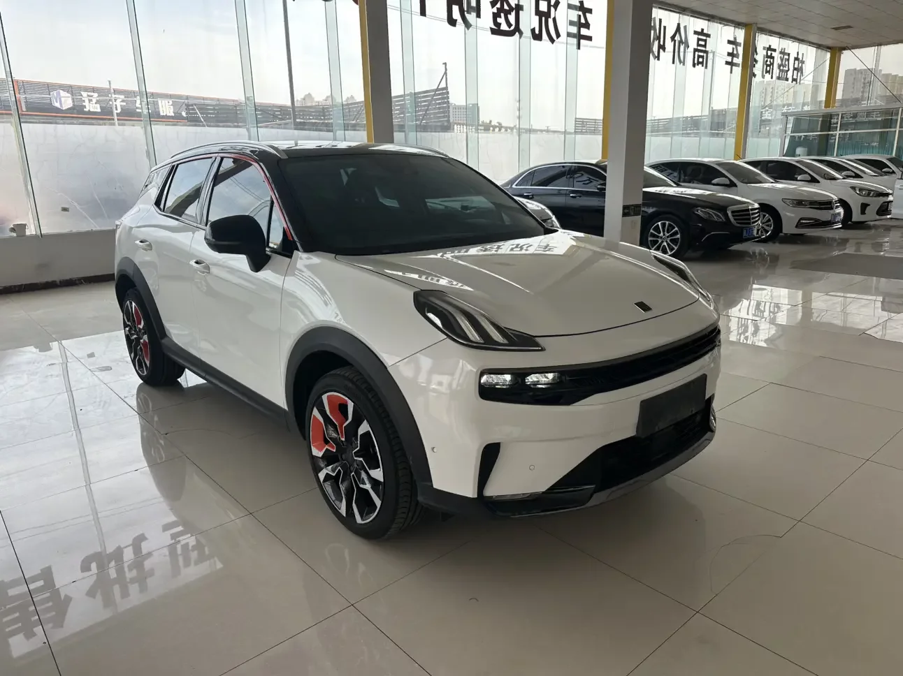 Lynk & Co 06