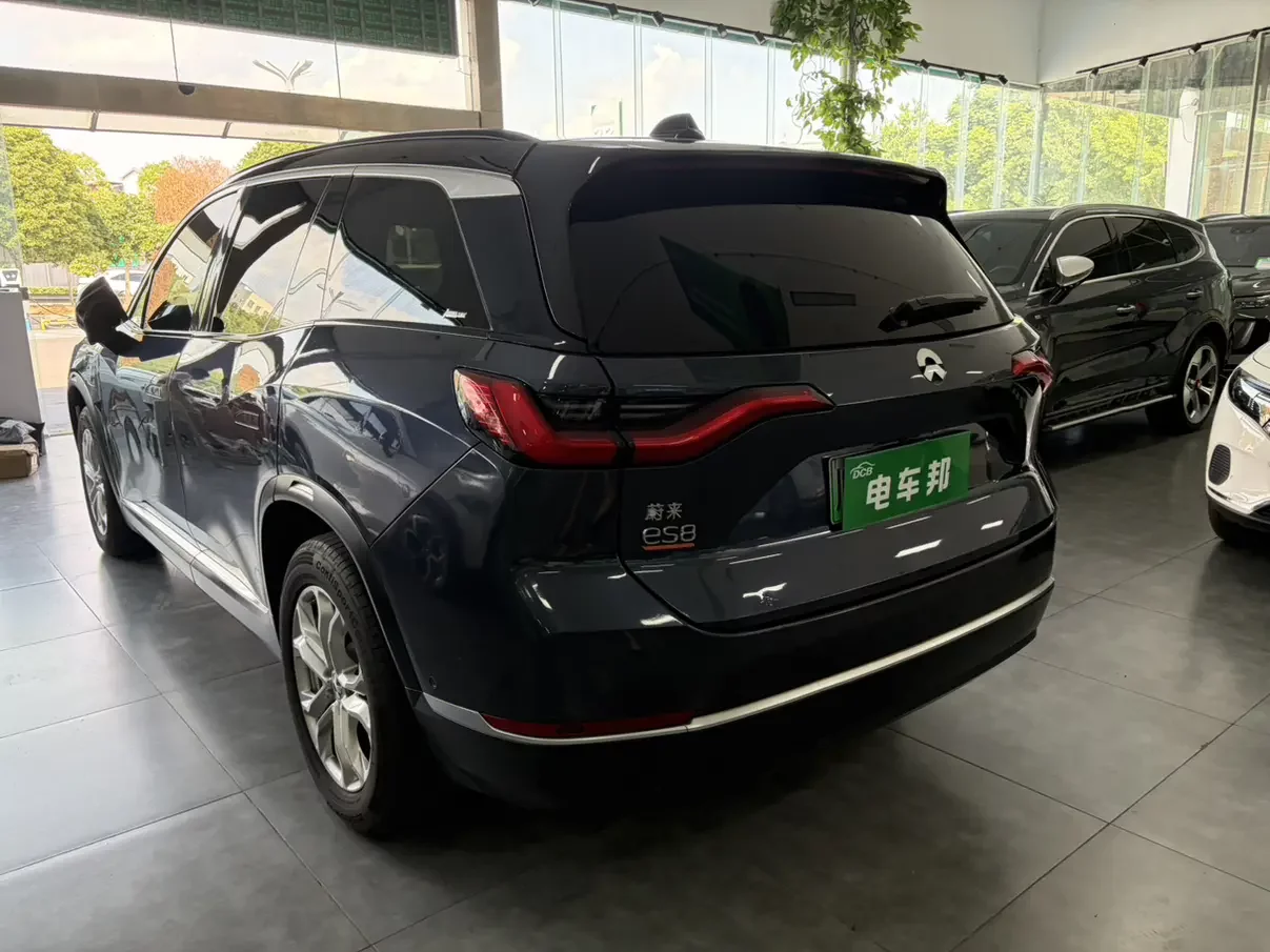 NIO ES8