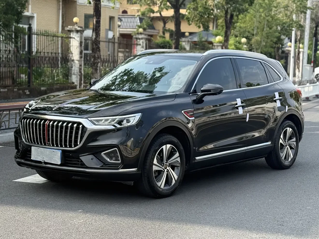 Hongqi HS5