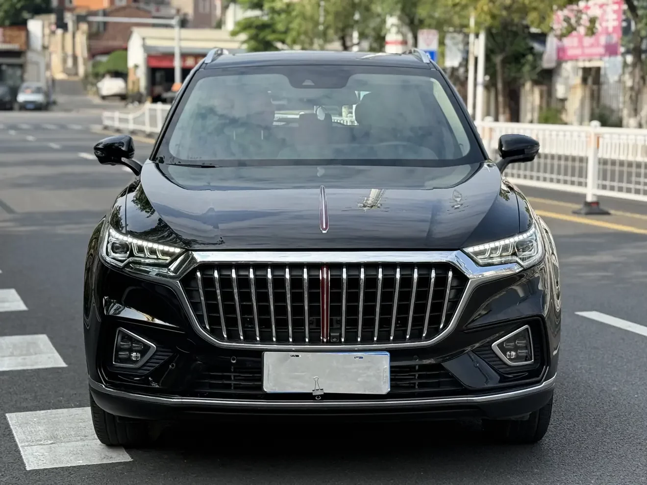 Hongqi HS5
